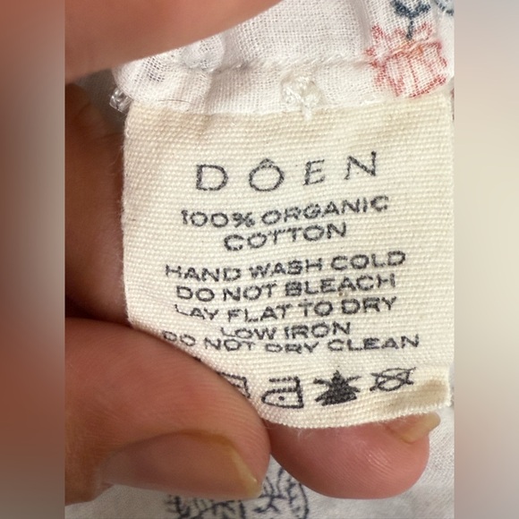 Doen Cream Blouse with Subtle Floral Pattern - Picture 4 of 5